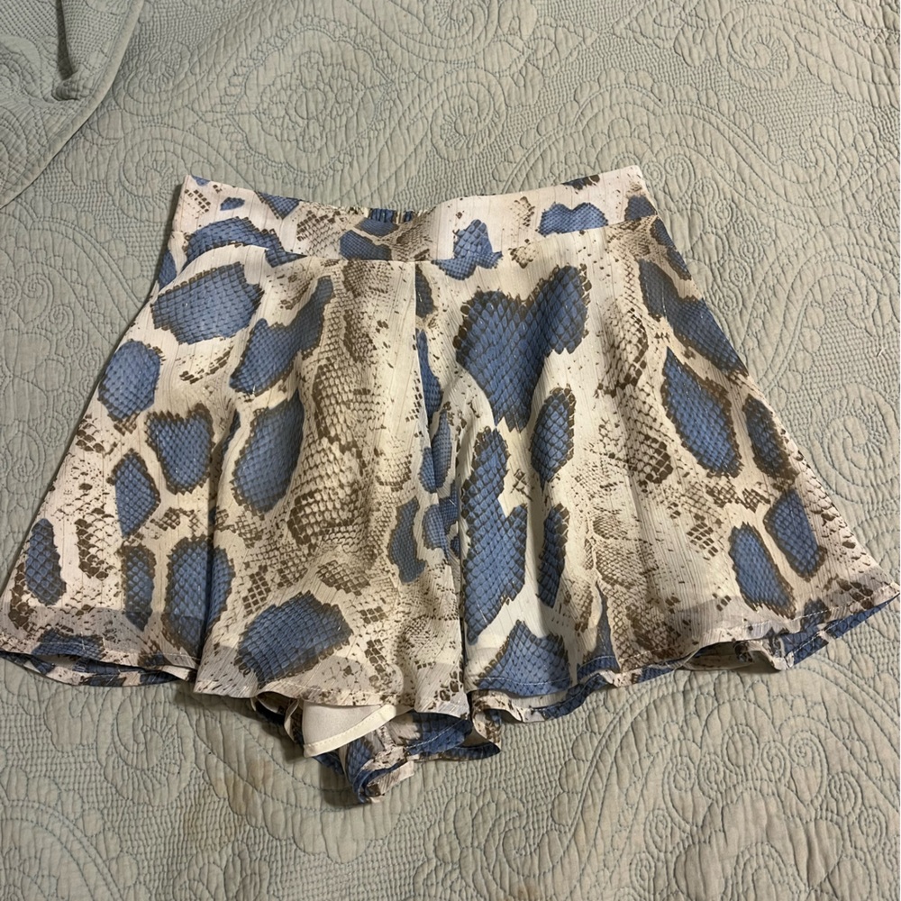 Boutique shorts size medium